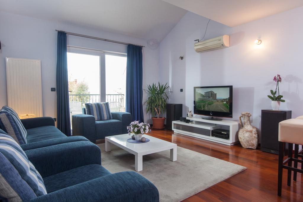 Apartments Tino Makarska Ruang foto